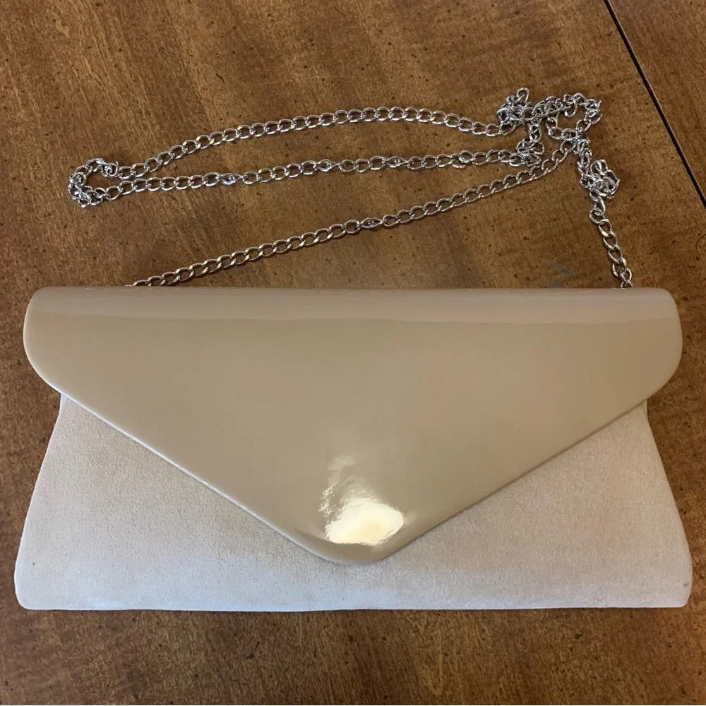 Wallyn’s Beige Clutch w/ Chain Strap